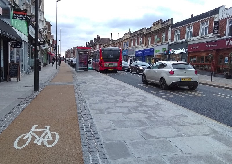 stretch of green lanes in palmers green devoid of greenery