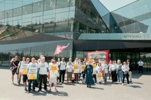 Protesters from Equity attended a recent meeting of the London Assembly, to express their opposition to the English National Opera leaving the capital (credit Tom)