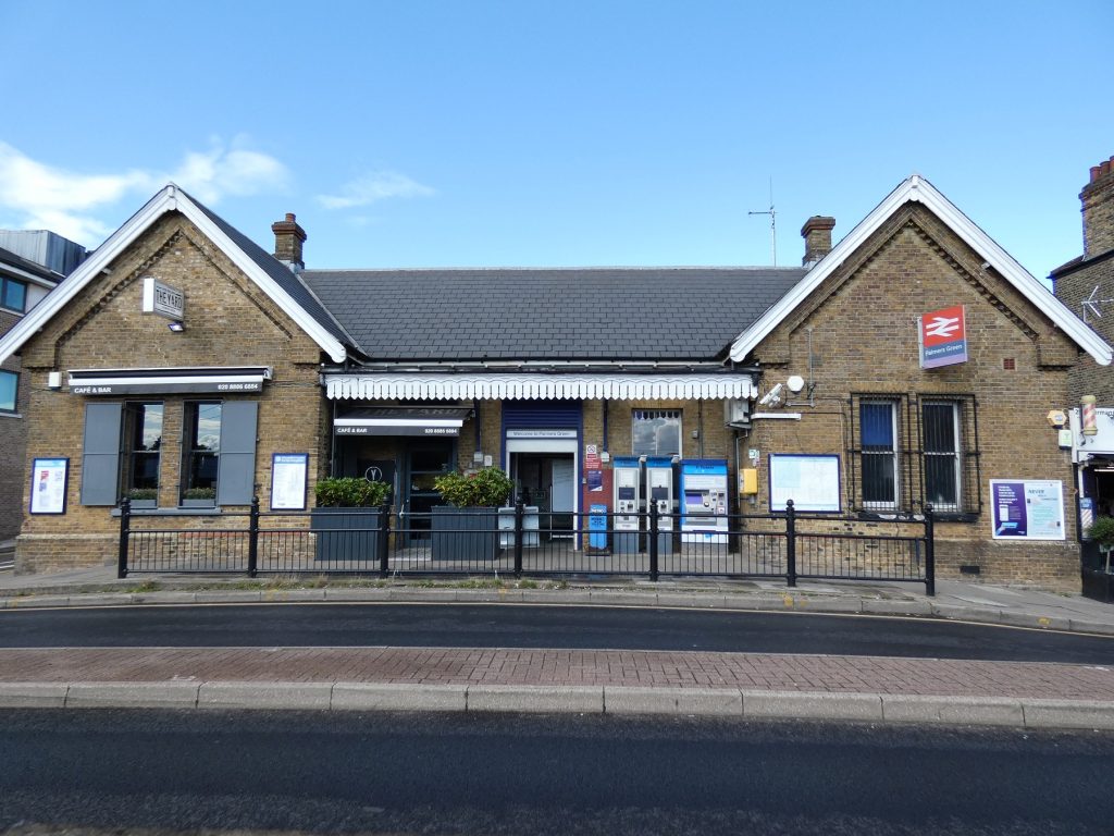 Palmers Green Station