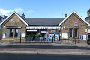 Palmers Green Station