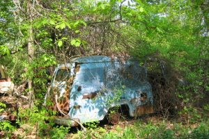 Abandoned vehicle (credit Gates of Eden via Flickr)