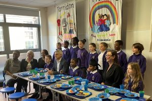 Sadiq Khan with staff and pupils at Torridon Primary School in Lewisham (credit Noah Vickers/LDRS)