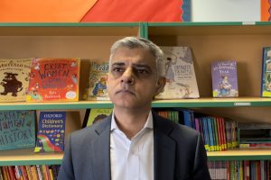 Sadiq Khan at a primary school (credit LDRS/Noah Vickers)