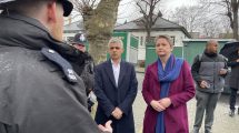 London mayor Sadiq Khan and shadow home secretary Yvette Cooper meet with police officers (credit Noah Vickers/LDRS)