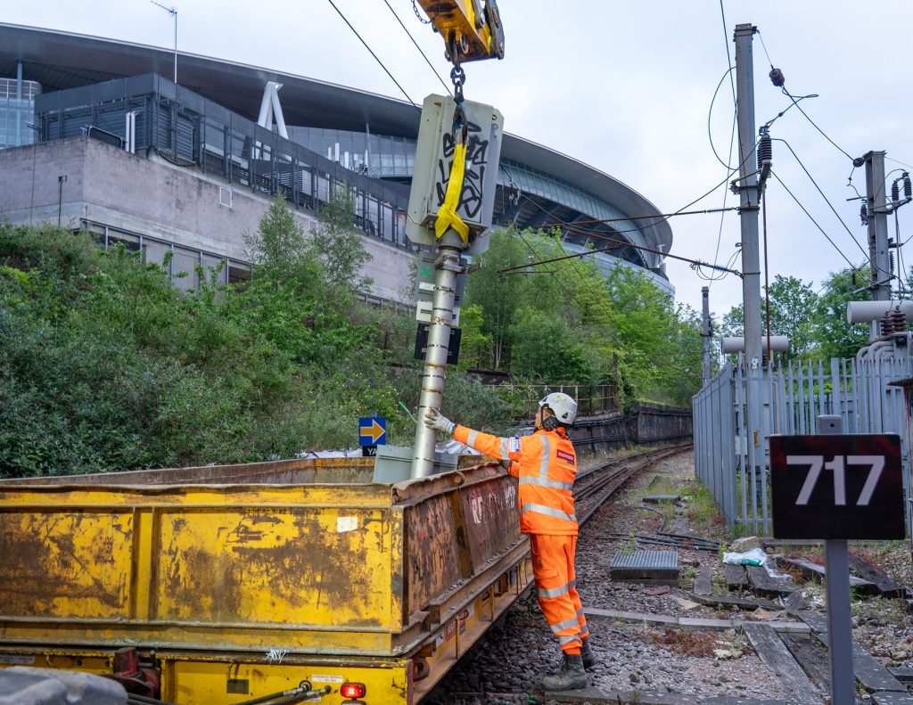 Workers remove a signal at Drayton Park (credit Network Rail)