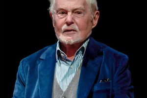 Sir Derek Jacobi (credit Raph_PH via Wikimedia Commons)