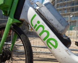 A Lime bike pictured on the borough boundary between Enfield and Haringey