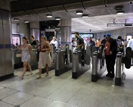 Passengers at London Bridge station (credit Facundo Arrizabalaga/MyLondon)